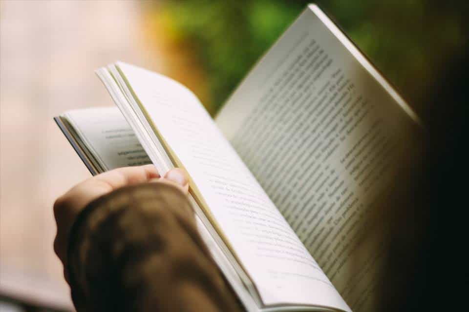 Guides, livres et cartes du Creux du Van