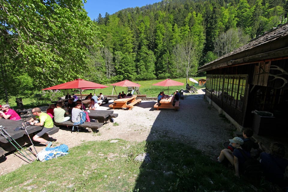 Terrasse de la Ferme-Robert au Creux du Van