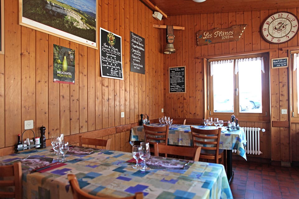 Intérieur du restaurant Les Planes à Couvet