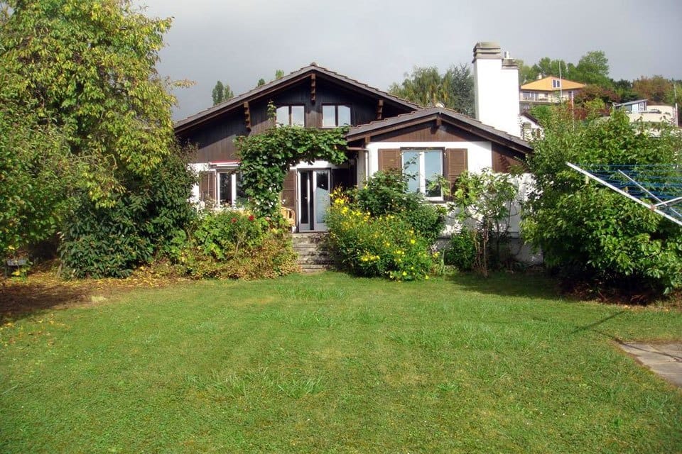 Villa am See in Bevaix